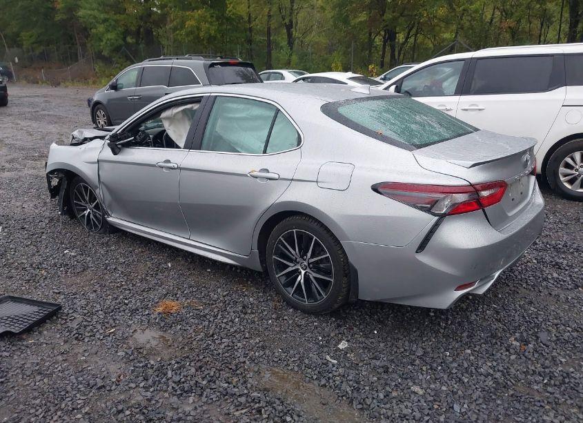 Photo 3 of 2022 Toyota Camry SE AWD (VIN 4T1G11BK0NU062039)
