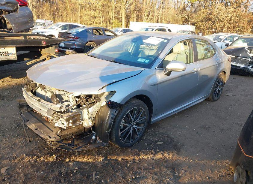 Photo 2 of 2021 Toyota Camry SE AWD (VIN 4T1G11BK1MU025595)