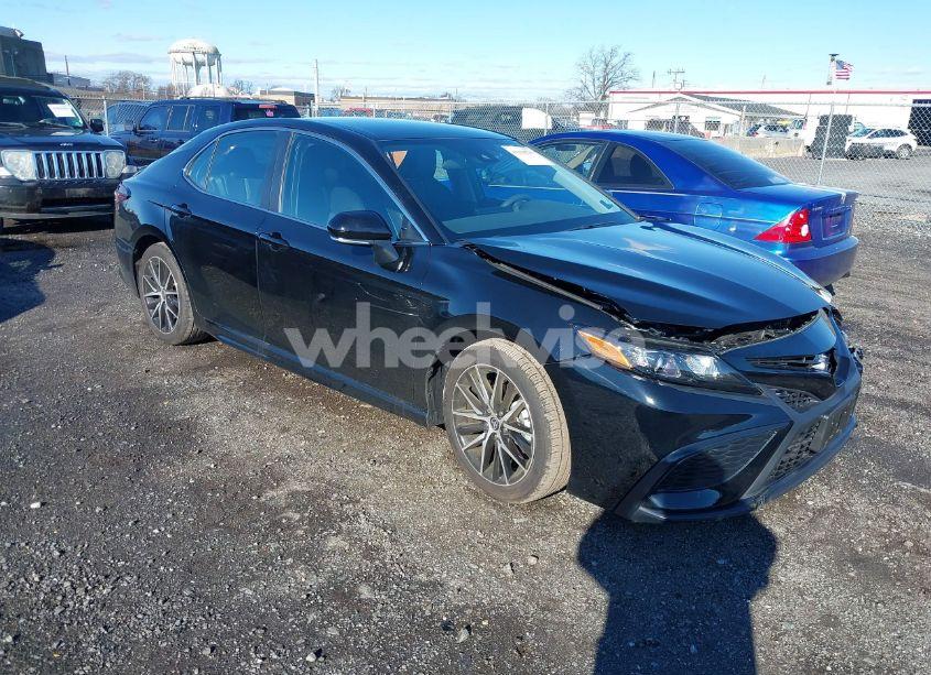 2024 Toyota Camry SE (VIN 4T1G11BK1RU127714) main photo
