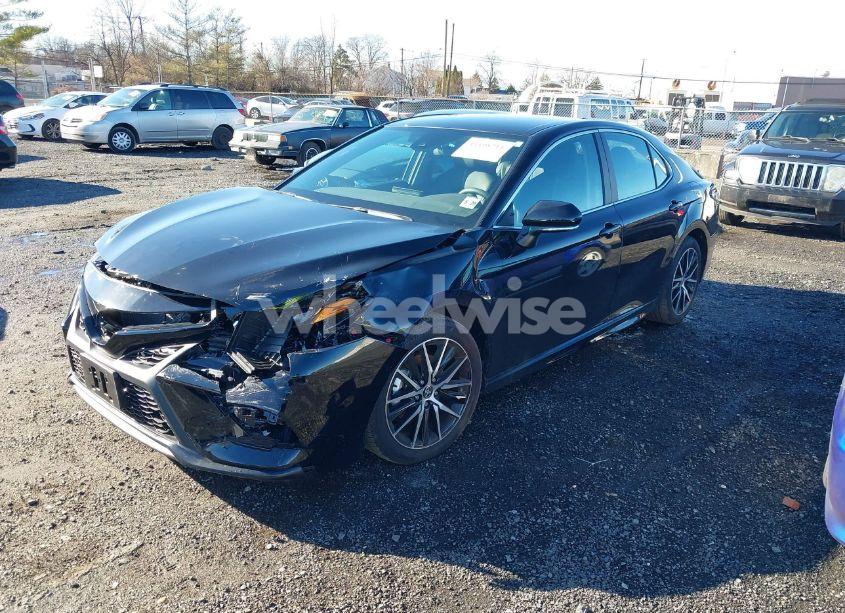 Photo 2 of 2024 Toyota Camry SE (VIN 4T1G11BK1RU127714)