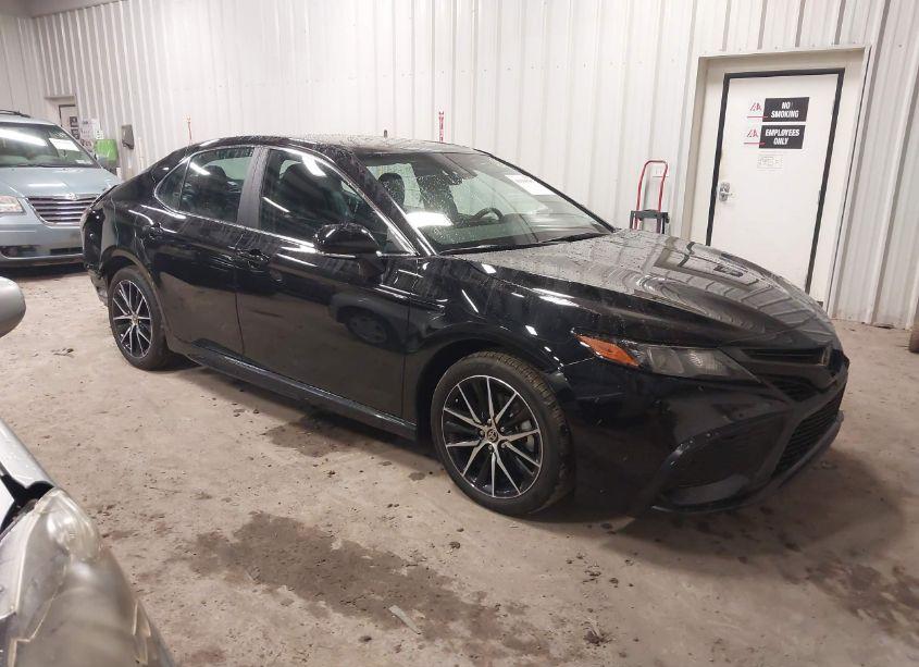 2024 Toyota Camry SE (VIN 4T1G11BK1RU129415) main photo