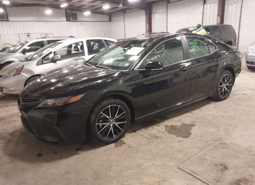 Photo 2 of 2024 Toyota Camry SE (VIN 4T1G11BK1RU129415)