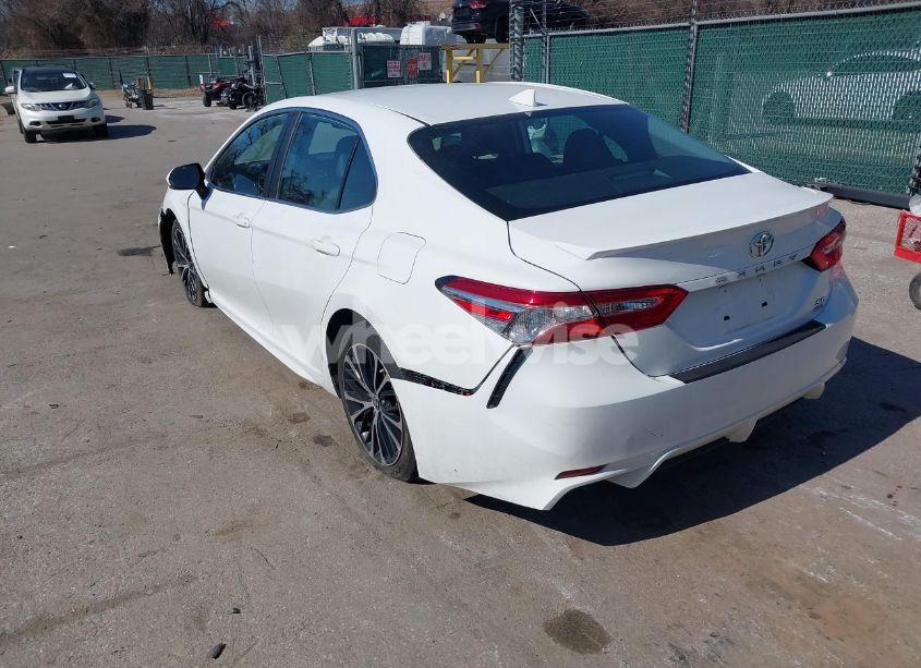 Photo 3 of 2020 Toyota Camry SE AWD (VIN 4T1G11BK2LU008707)
