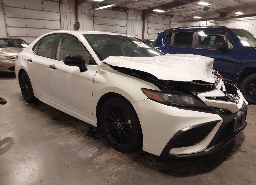 2021 Toyota Camry SE NIGHTSHADE EDITION AWD (VIN 4T1G11BK2MU040252) main photo