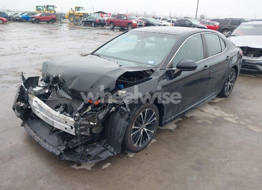 Photo 2 of 2020 Toyota Camry SE AWD (VIN 4T1G11BK3LU004097)