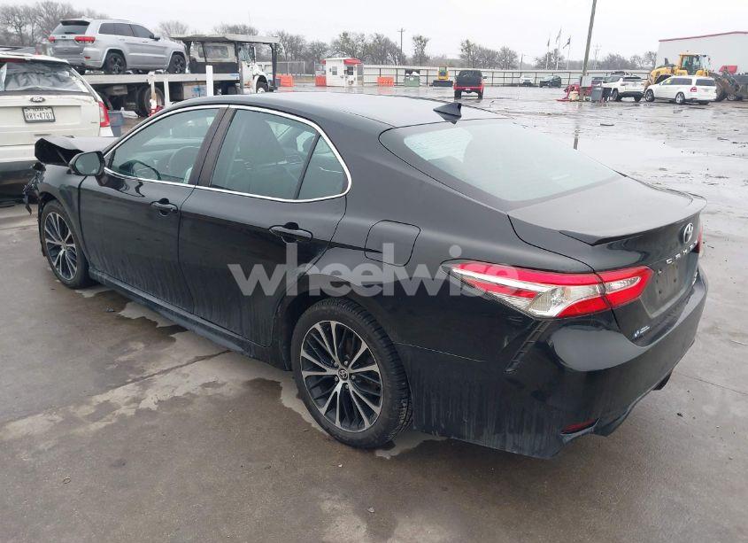 Photo 3 of 2020 Toyota Camry SE AWD (VIN 4T1G11BK3LU004097)