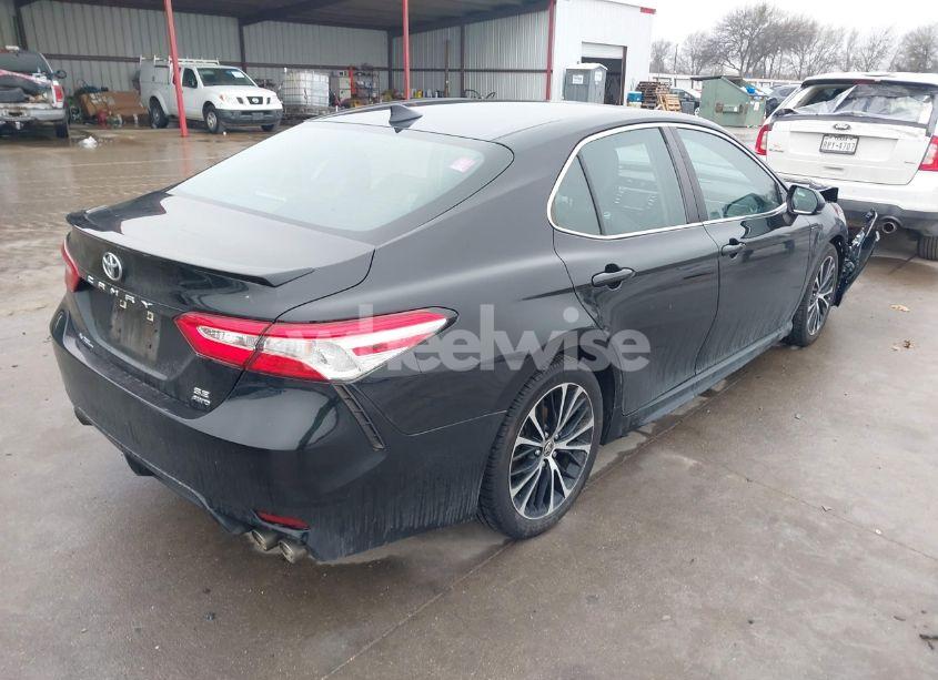 Photo 4 of 2020 Toyota Camry SE AWD (VIN 4T1G11BK3LU004097)
