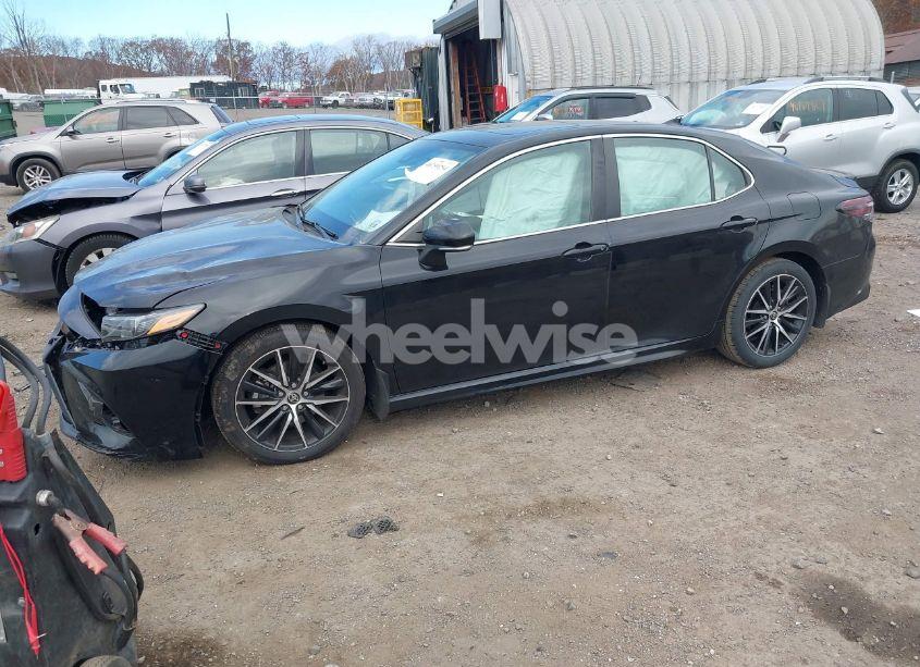 Photo 2 of 2021 Toyota Camry SE AWD (VIN 4T1G11BK3MU041166)