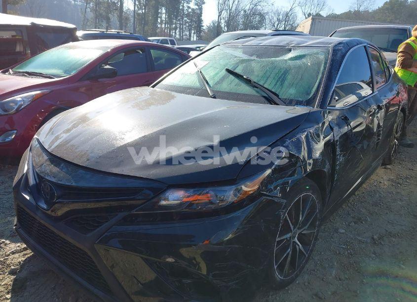 Photo 2 of 2024 Toyota Camry SE (VIN 4T1G11BK3RU109361)