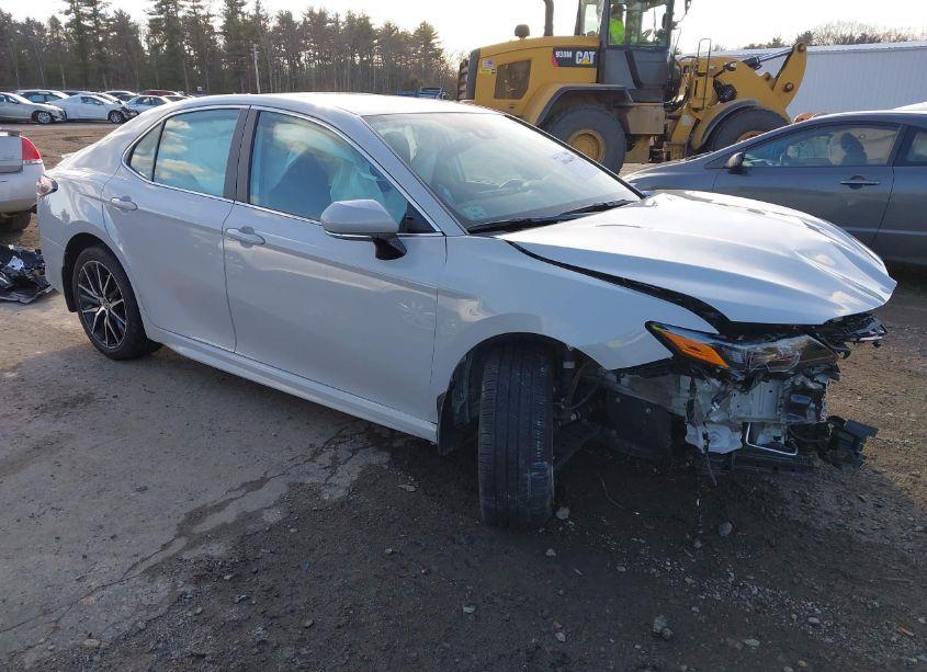 2024 Toyota Camry SE (VIN 4T1G11BK3RU110123) main photo