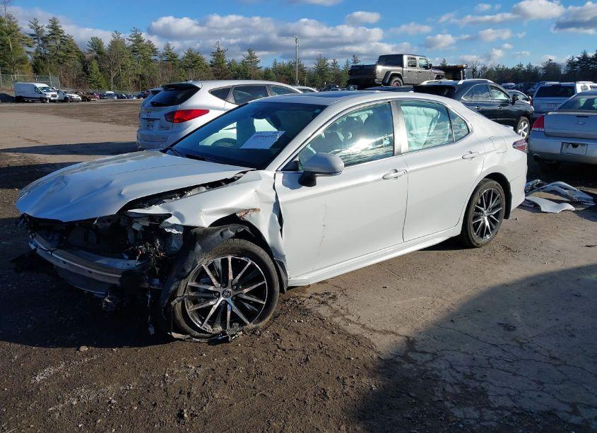 Photo 2 of 2024 Toyota Camry SE (VIN 4T1G11BK3RU110123)