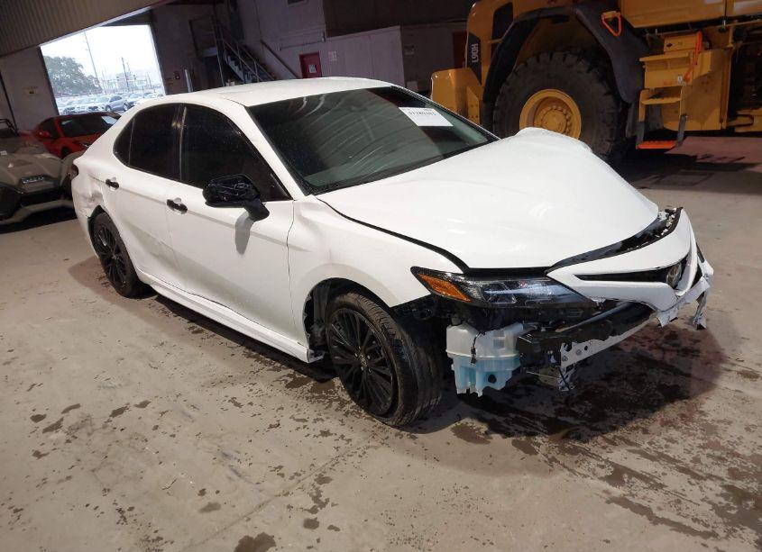 2021 Toyota Camry SE NIGHTSHADE EDITION AWD (VIN 4T1G11BK4MU021105) main photo