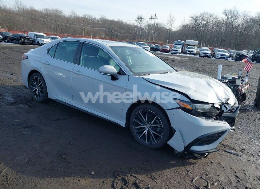 2022 Toyota Camry SE AWD (VIN 4T1G11BK4NU060911) main photo