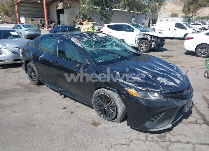 2020 Toyota Camry SE NIGHTSHADE EDITION AWD (VIN 4T1G11BK5LU017790) main photo