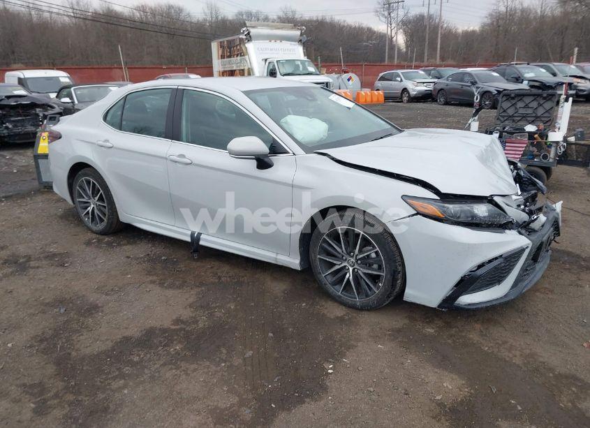 2024 Toyota Camry SE (VIN 4T1G11BK5RU121091) main photo
