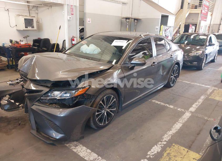 Photo 2 of 2020 Toyota Camry SE AWD (VIN 4T1G11BK6LU011335)