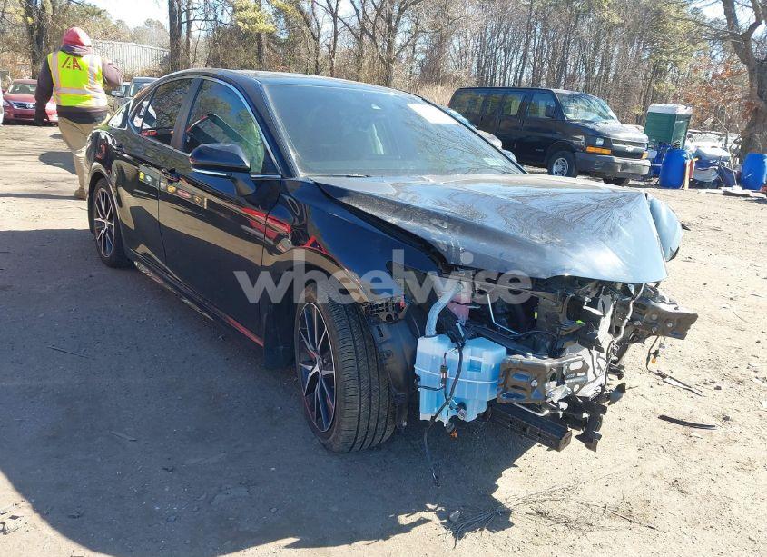 2024 Toyota Camry SE (VIN 4T1G11BK6RU119706) main photo