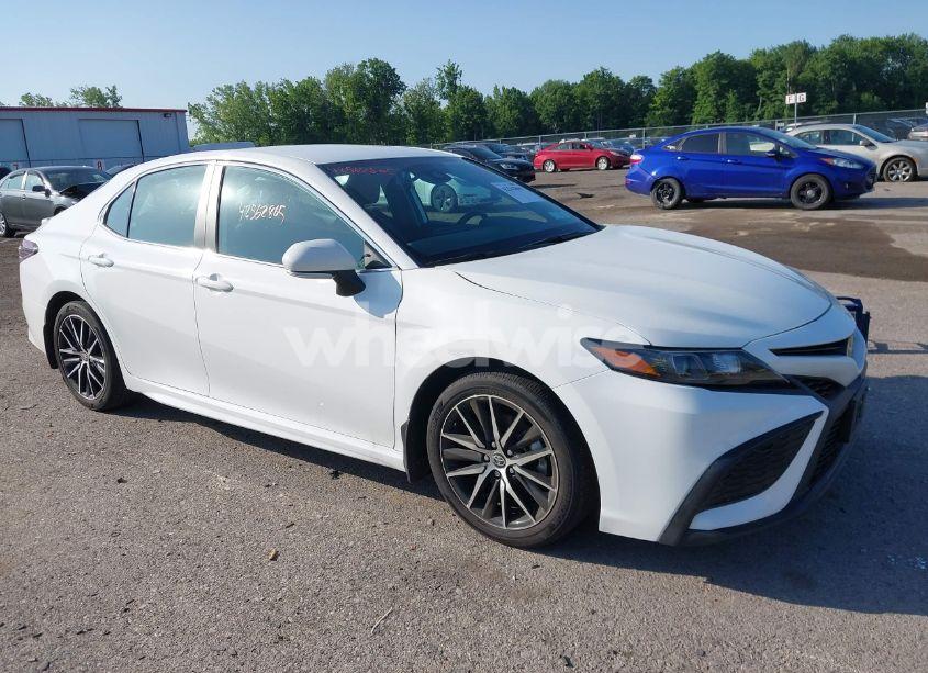 2024 Toyota Camry SE (VIN 4T1G11BK6RU121908) main photo