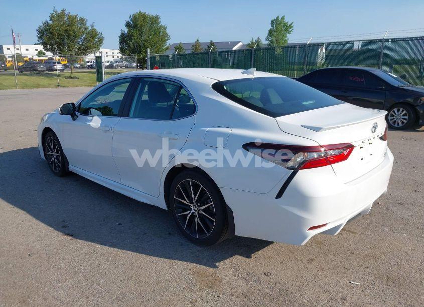 Photo 3 of 2024 Toyota Camry SE (VIN 4T1G11BK6RU121908)