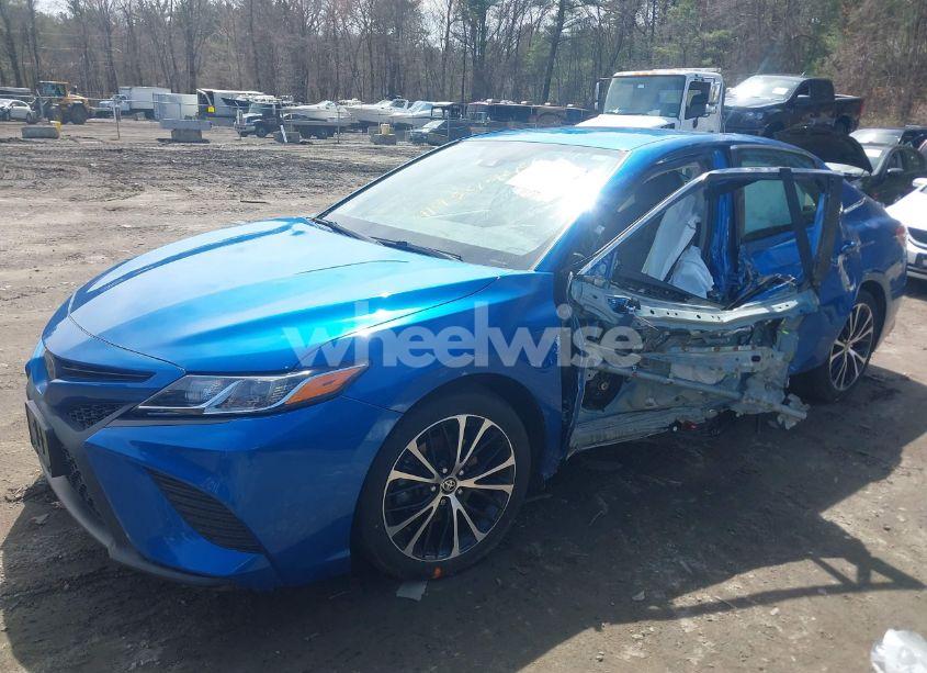 Photo 2 of 2020 Toyota Camry SE AWD (VIN 4T1G11BK9LU016562)