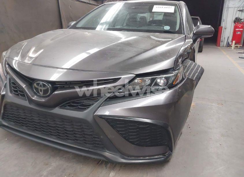 Photo 6 of 2022 Toyota Camry SE AWD (VIN 4T1G11BK9NU053940)
