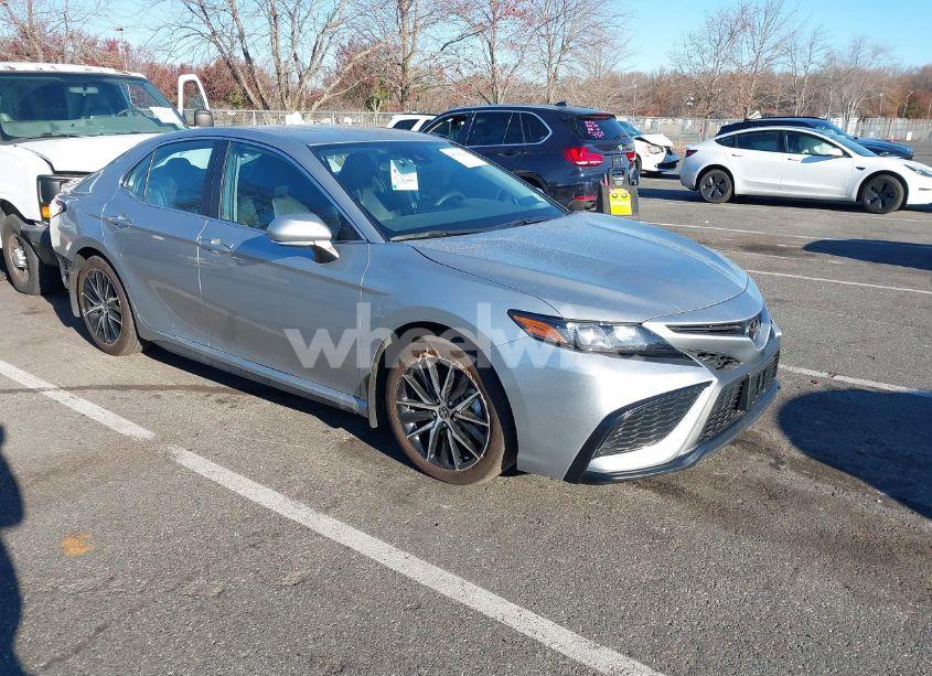 2024 Toyota Camry SE (VIN 4T1G11BK9RU112815) main photo