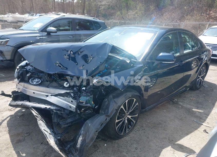 Photo 2 of 2020 Toyota Camry SE AWD (VIN 4T1G11BKXLU002444)