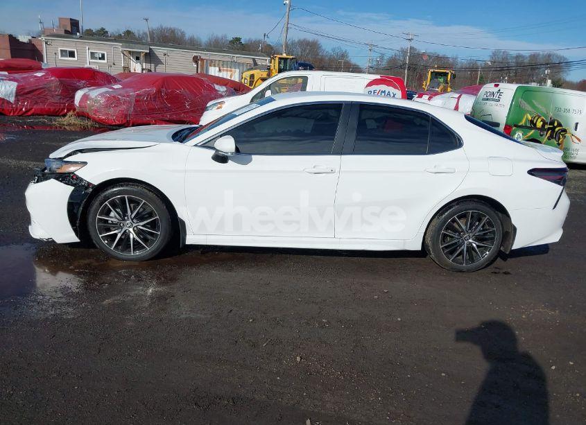 Photo 14 of 2024 Toyota Camry SE (VIN 4T1G11BKXRU127971)