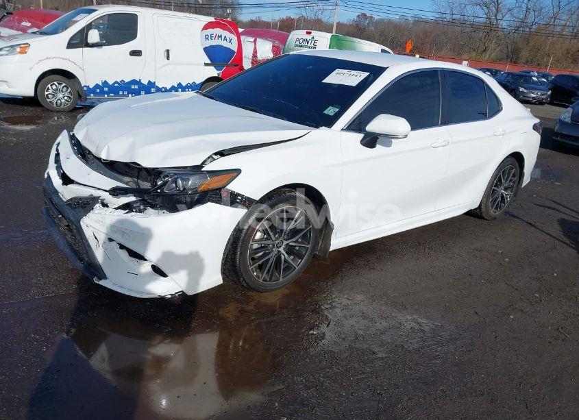 Photo 2 of 2024 Toyota Camry SE (VIN 4T1G11BKXRU127971)