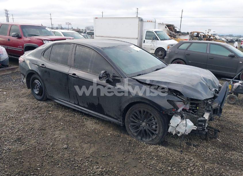 2022 Toyota Camry NIGHTSHADE EDITION HYBRID (VIN 4T1G31AK0NU040196) main photo