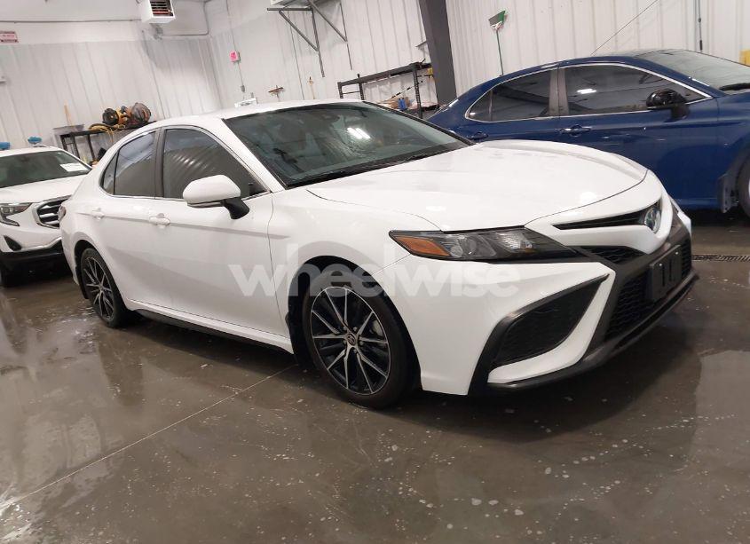 2022 Toyota Camry SE HYBRID (VIN 4T1G31AK0NU597691) main photo