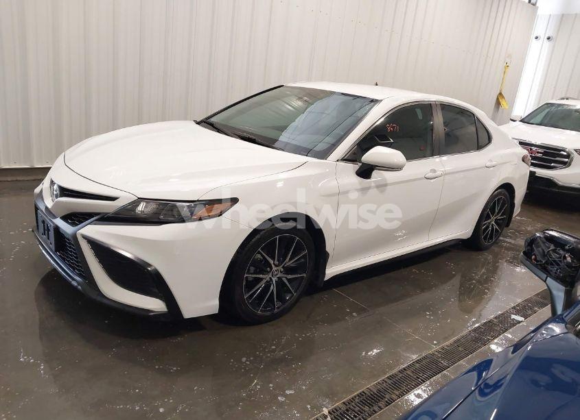 Photo 2 of 2022 Toyota Camry SE HYBRID (VIN 4T1G31AK0NU597691)