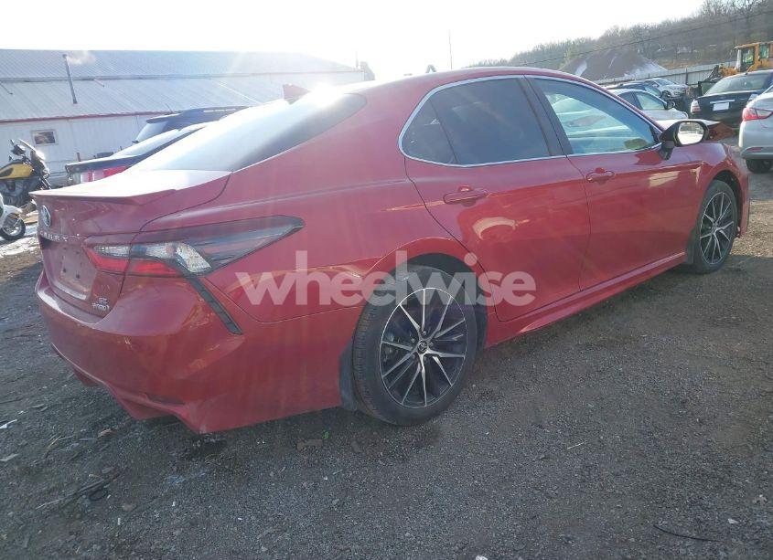 Photo 4 of 2024 Toyota Camry HYBRID SE (VIN 4T1G31AK0RU063466)