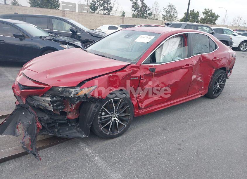 Photo 2 of 2021 Toyota Camry SE HYBRID (VIN 4T1G31AK1MU020327)