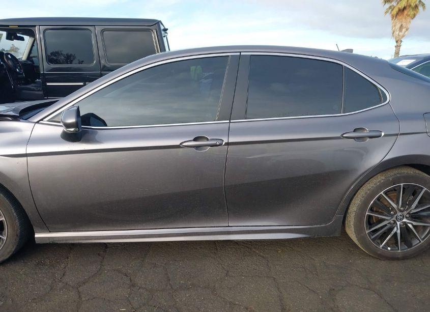 Photo 14 of 2024 Toyota Camry HYBRID SE (VIN 4T1G31AK2RU063078)