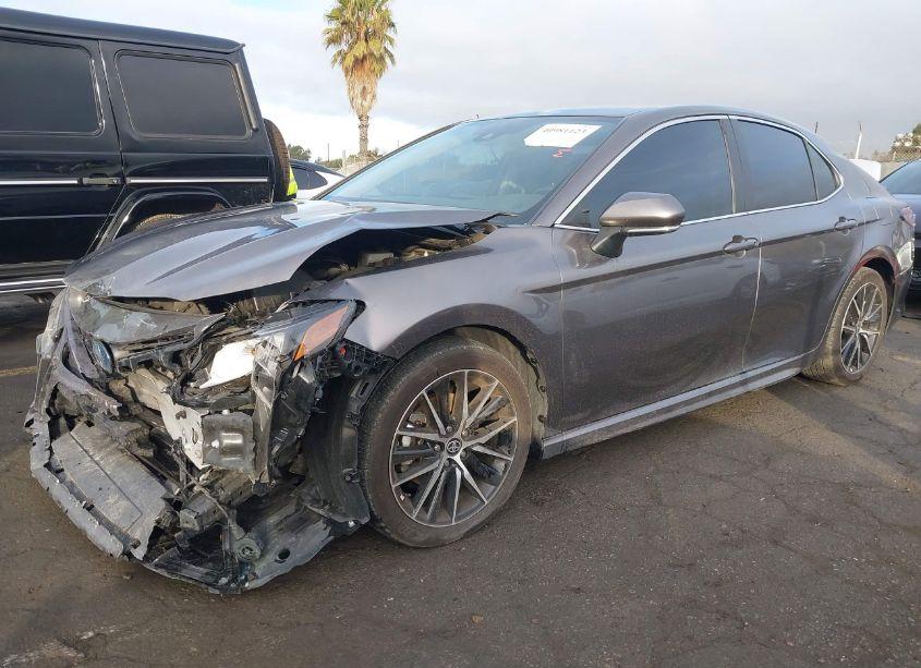 Photo 2 of 2024 Toyota Camry HYBRID SE (VIN 4T1G31AK2RU063078)