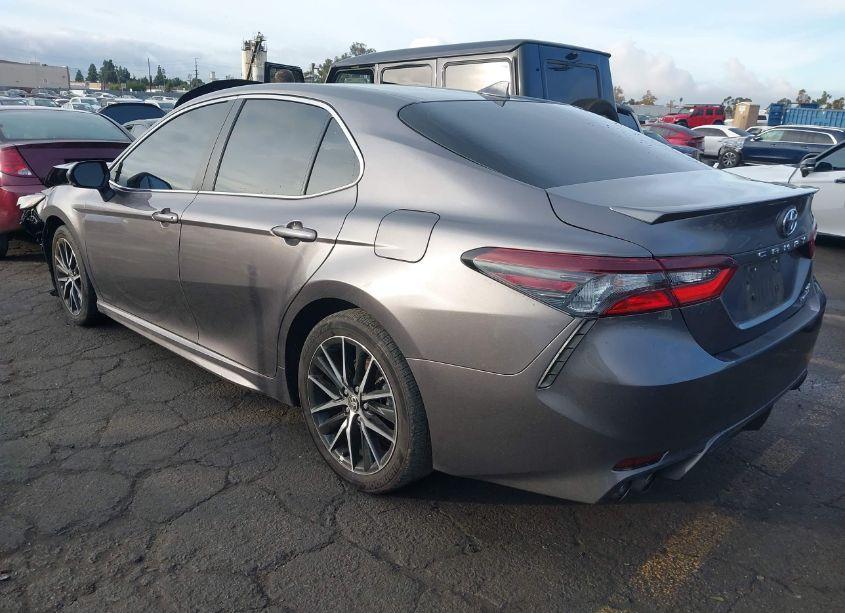 Photo 3 of 2024 Toyota Camry HYBRID SE (VIN 4T1G31AK2RU063078)