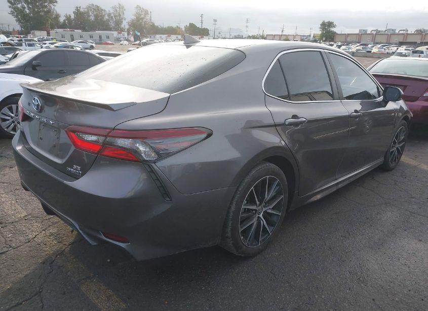 Photo 4 of 2024 Toyota Camry HYBRID SE (VIN 4T1G31AK2RU063078)