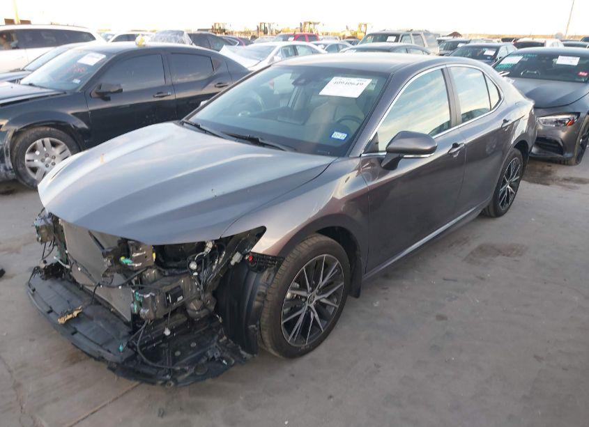 Photo 2 of 2024 Toyota Camry HYBRID SE (VIN 4T1G31AK2RU624198)