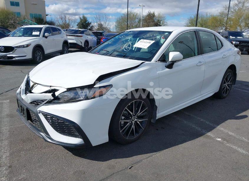 Photo 2 of 2024 Toyota Camry HYBRID SE (VIN 4T1G31AK2RU631913)