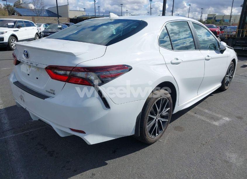 Photo 4 of 2024 Toyota Camry HYBRID SE (VIN 4T1G31AK2RU631913)