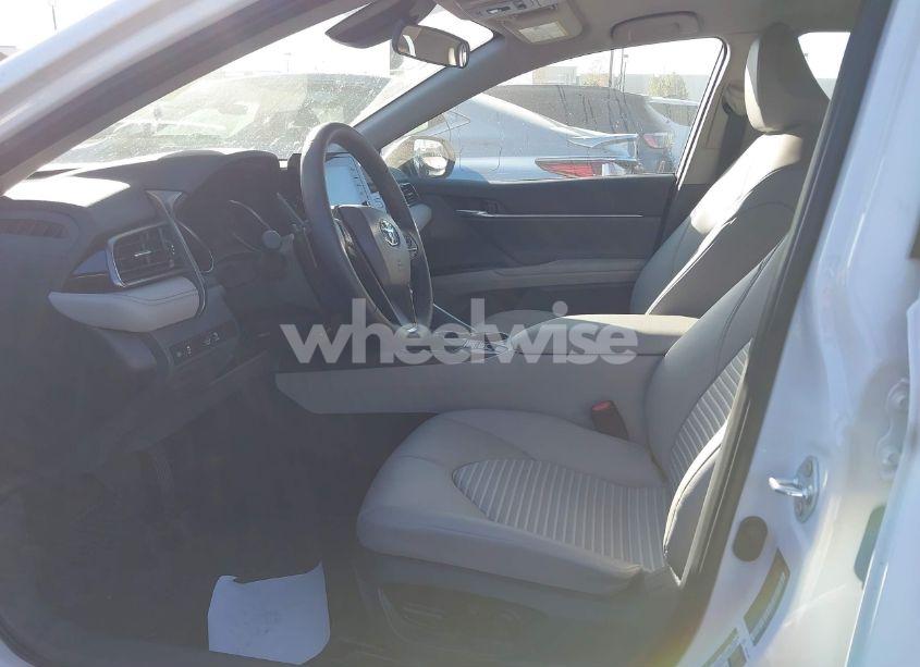 Photo 5 of 2024 Toyota Camry HYBRID SE (VIN 4T1G31AK2RU631913)