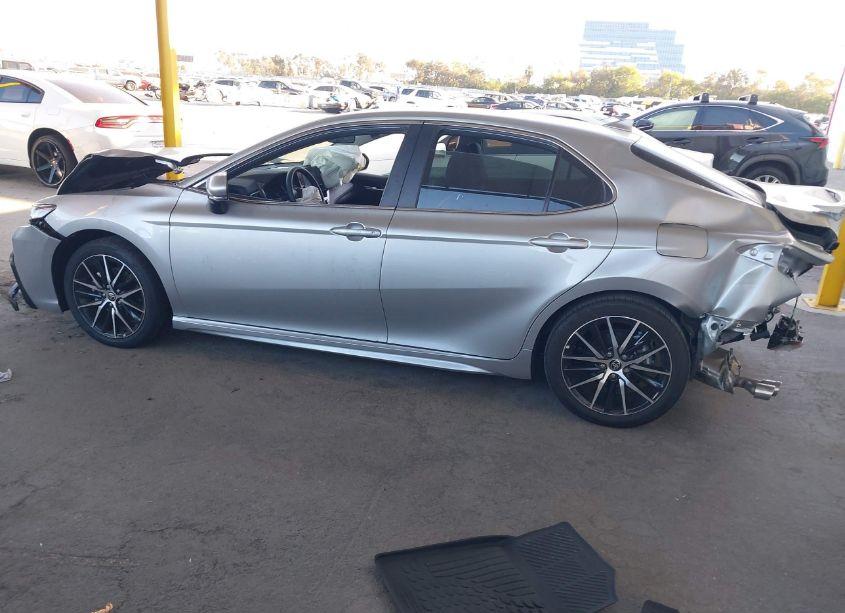 Photo 13 of 2024 Toyota Camry HYBRID SE (VIN 4T1G31AK3RU074574)