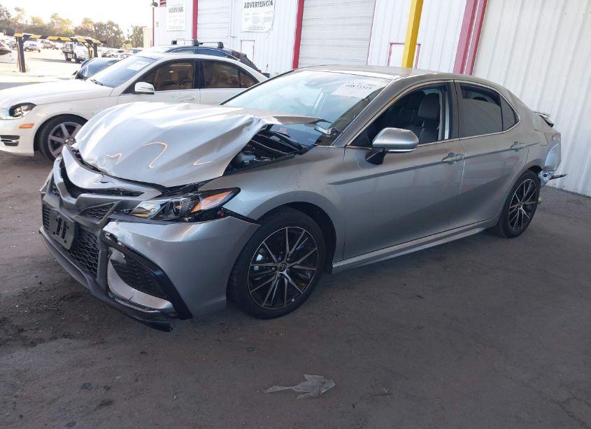 Photo 2 of 2024 Toyota Camry HYBRID SE (VIN 4T1G31AK3RU074574)