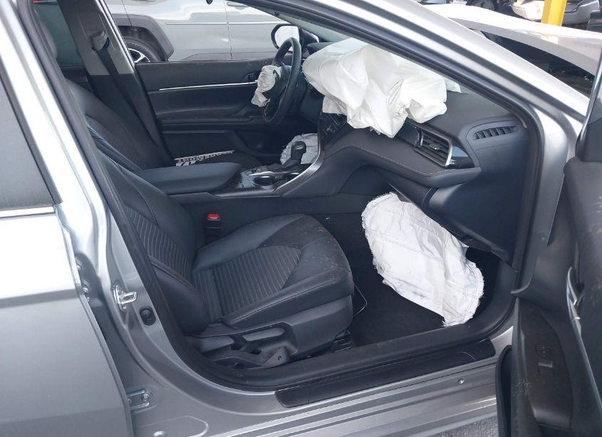 Photo 5 of 2024 Toyota Camry HYBRID SE (VIN 4T1G31AK3RU074574)