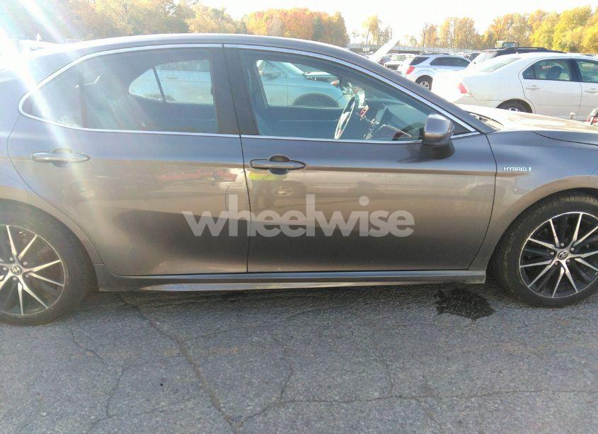 Photo 13 of 2021 Toyota Camry SE HYBRID (VIN 4T1G31AK4MU555653)