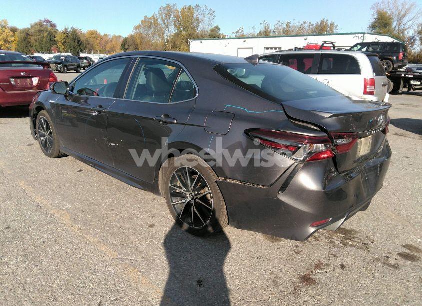 Photo 3 of 2021 Toyota Camry SE HYBRID (VIN 4T1G31AK4MU555653)