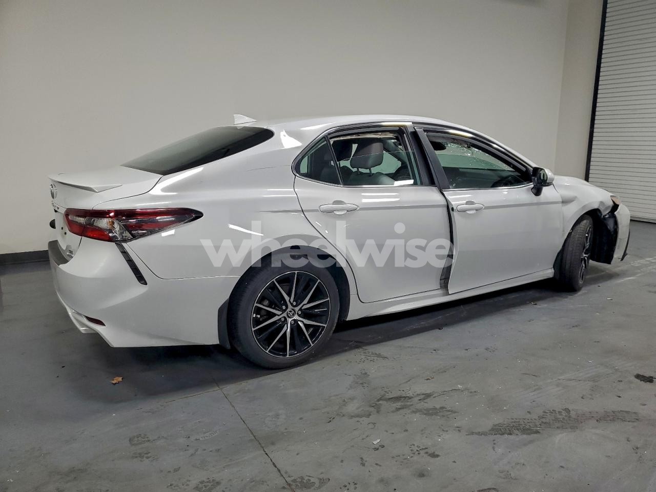 Photo 3 of 2024 TOYOTA CAMRY SE NIGHT SHADE (VIN 4T1G31AK4RU063289)