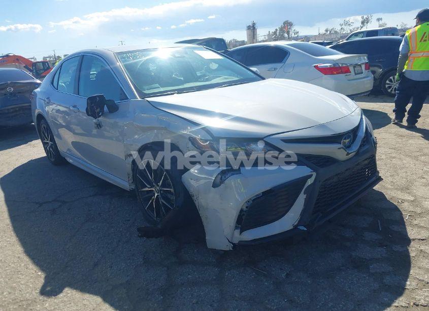 2024 Toyota Camry HYBRID SE (VIN 4T1G31AK6RU063777) main photo