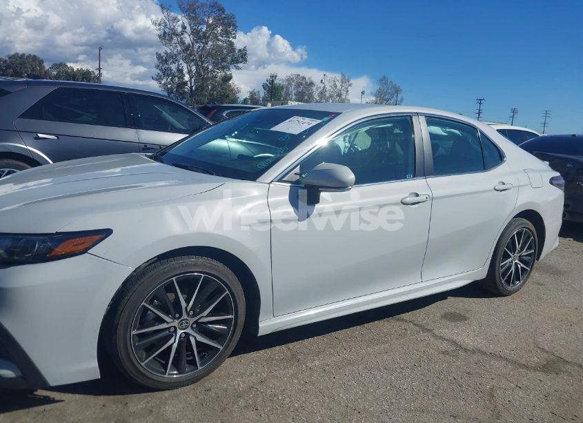 Photo 14 of 2024 Toyota Camry HYBRID SE (VIN 4T1G31AK6RU063777)